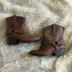 Ankle Boot, Brown mossimo moto boot with buckle, short cowgirl boot size 9
